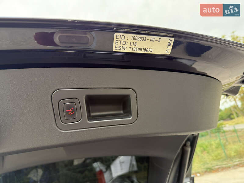 Ліфтбек Tesla Model S 2013 в Дніпрі