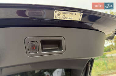 Лифтбек Tesla Model S 2013 в 