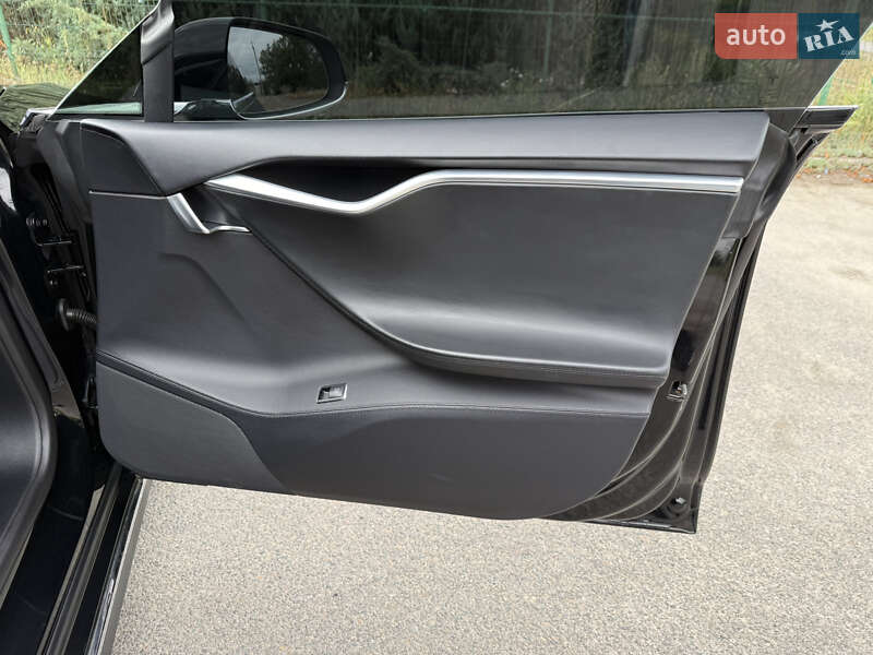 Ліфтбек Tesla Model S 2013 в Дніпрі