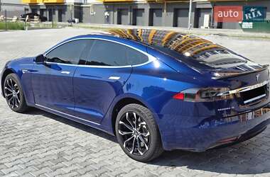 Ліфтбек Tesla Model S 2016 в Вінниці