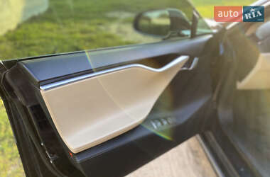 Лифтбек Tesla Model S 2013 в 