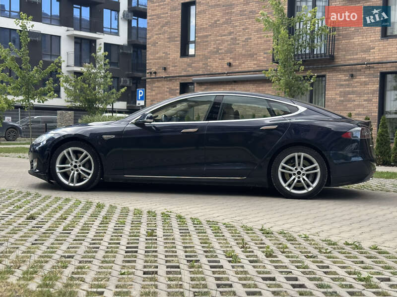 Лифтбек Tesla Model S 2014 в Ивано-Франковске