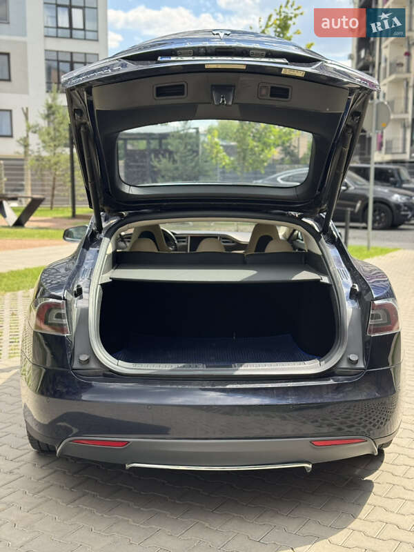Лифтбек Tesla Model S 2014 в Ивано-Франковске