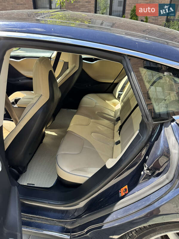 Лифтбек Tesla Model S 2014 в Ивано-Франковске