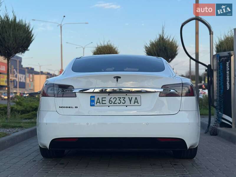 Лифтбек Tesla Model S 2016 в Днепре