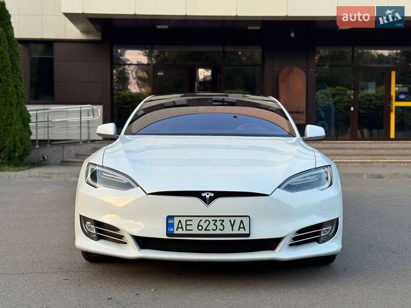 Лифтбек Tesla Model S 2016 в Днепре