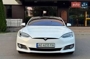 Ліфтбек Tesla Model S 2016 в 