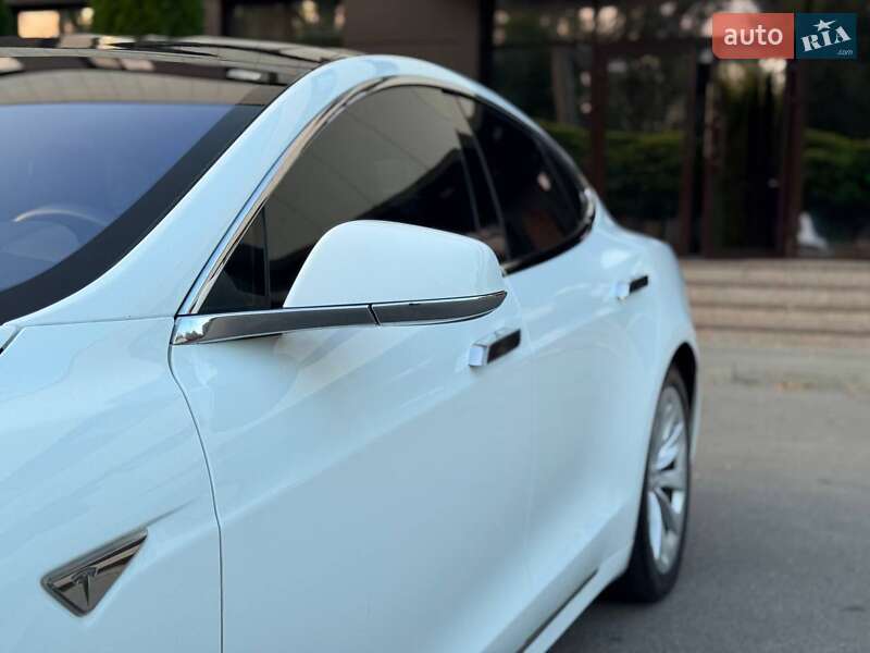 Лифтбек Tesla Model S 2016 в Днепре