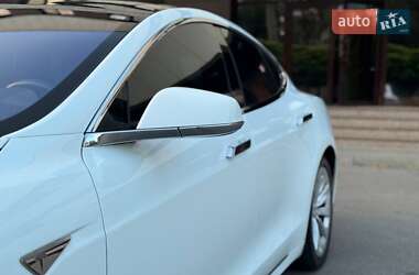 Ліфтбек Tesla Model S 2016 в 