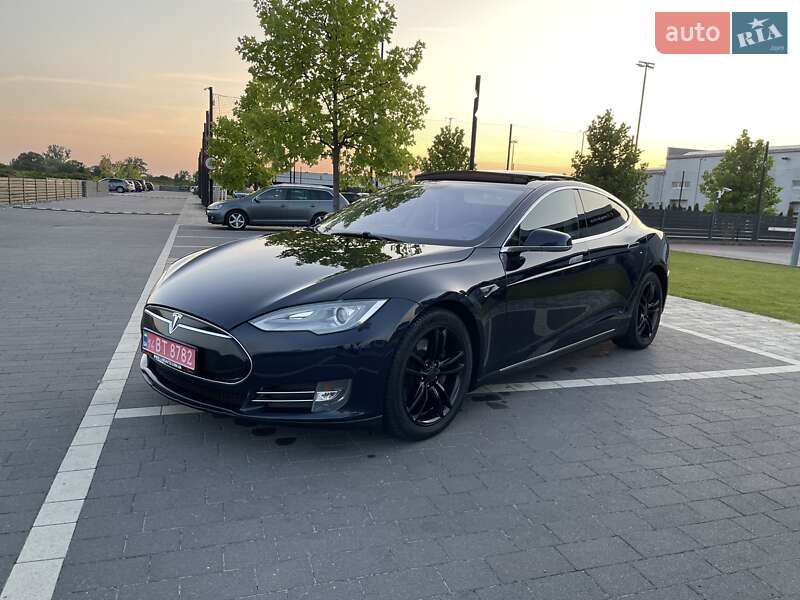 Лифтбек Tesla Model S 2013 в 