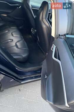 Лифтбек Tesla Model S 2013 в 