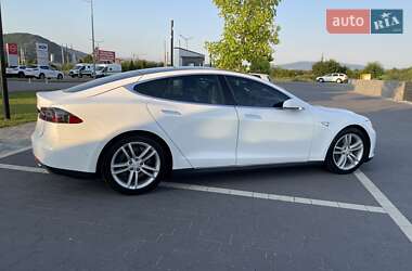 Лифтбек Tesla Model S 2015 в 