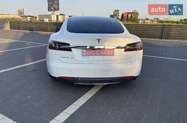 Лифтбек Tesla Model S 2015 в 