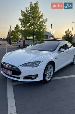 Лифтбек Tesla Model S 2015 в Мукачево
