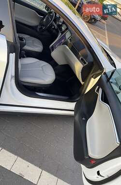 Лифтбек Tesla Model S 2015 в 