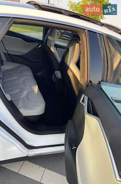 Лифтбек Tesla Model S 2015 в 