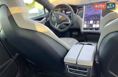 Лифтбек Tesla Model S 2015 в 