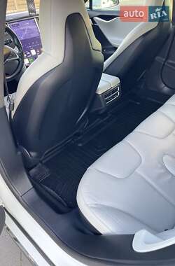 Лифтбек Tesla Model S 2015 в 