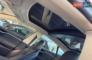 Лифтбек Tesla Model S 2014 в 