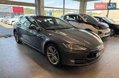 Лифтбек Tesla Model S 2014 в 