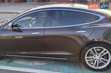 Лифтбек Tesla Model S 2013 в 