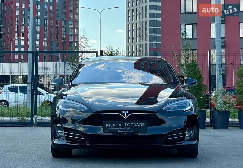 Лифтбек Tesla Model S 2018 в Киеве