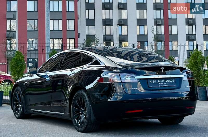 Лифтбек Tesla Model S 2018 в Киеве
