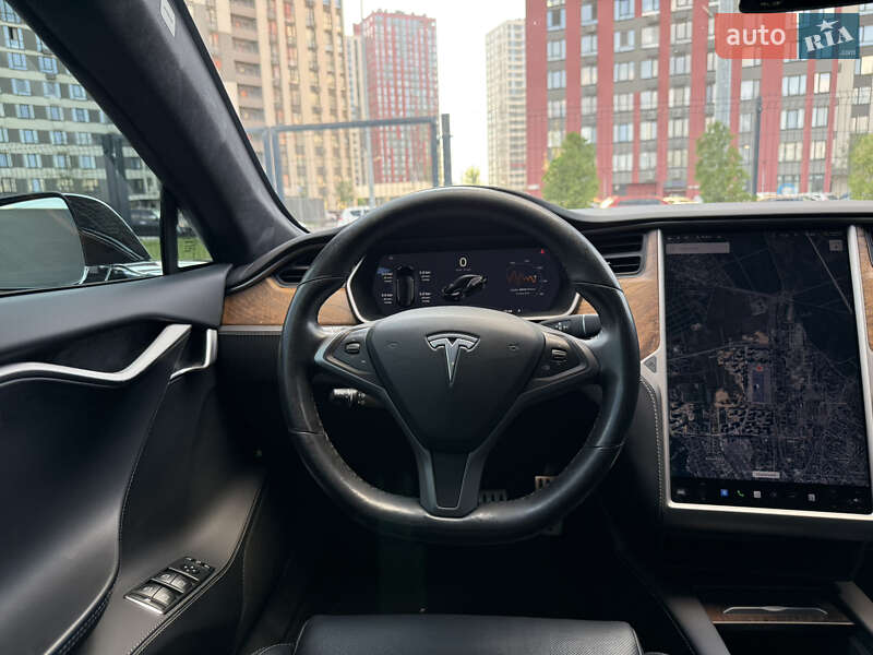 Лифтбек Tesla Model S 2018 в Киеве