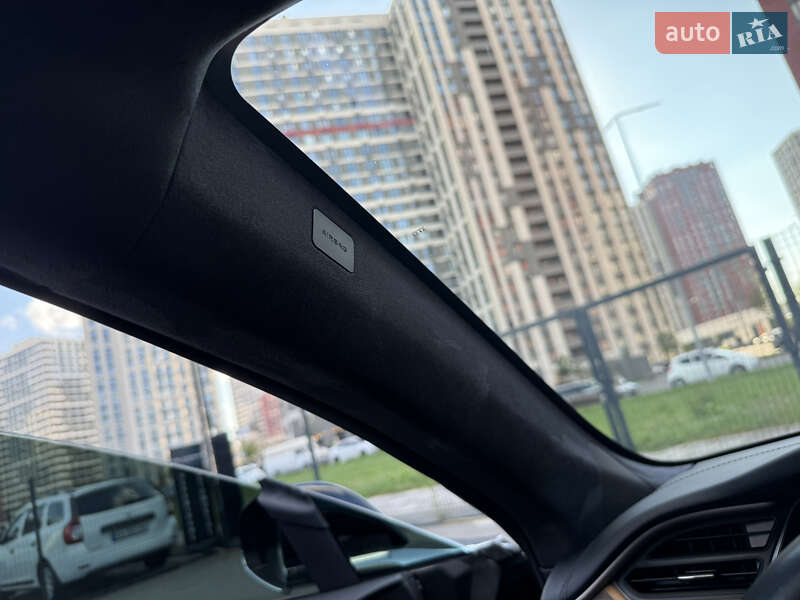 Лифтбек Tesla Model S 2018 в Киеве