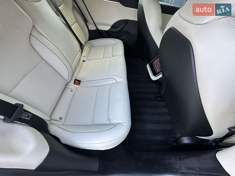 Лифтбек Tesla Model S 2021 в Дрогобыче