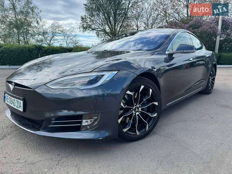 Tesla Model S 2016