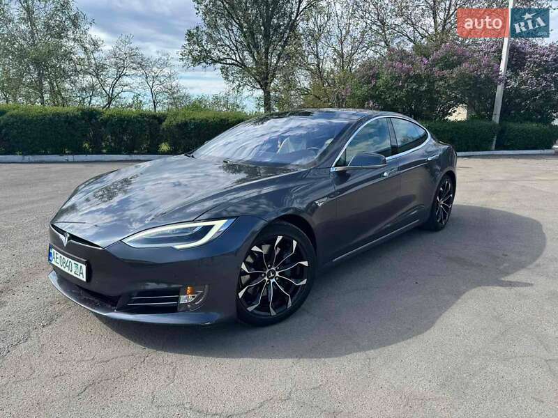 Лифтбек Tesla Model S 2016 в Каменском