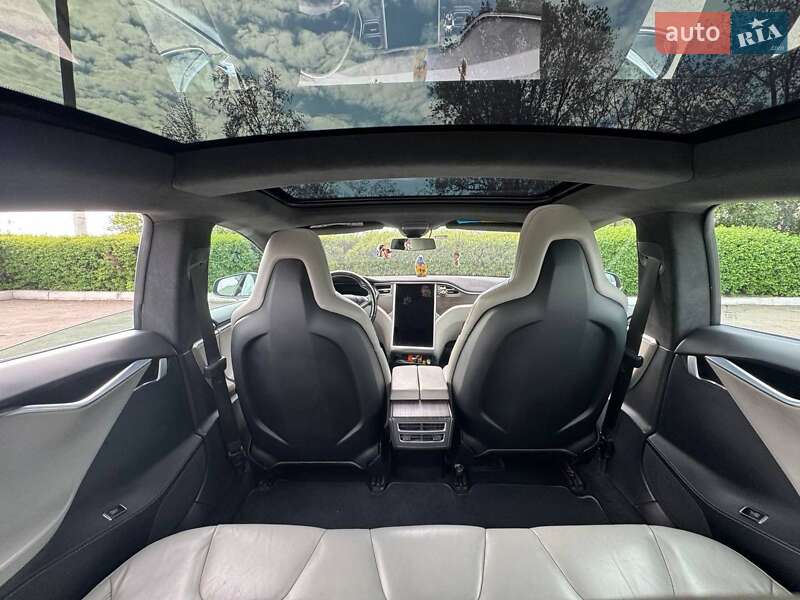 Лифтбек Tesla Model S 2016 в Каменском