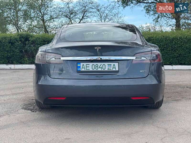 Лифтбек Tesla Model S 2016 в Каменском