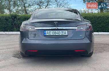 Лифтбек Tesla Model S 2016 в 