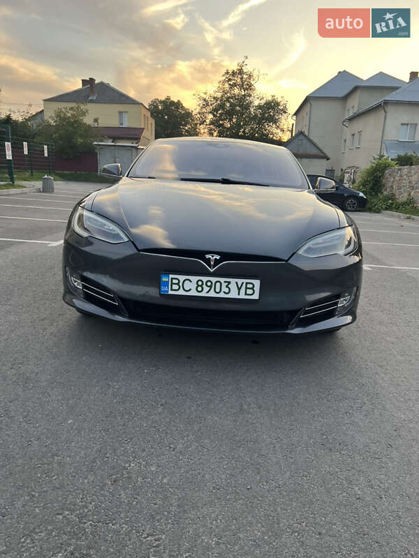 Лифтбек Tesla Model S 2016 в Львове