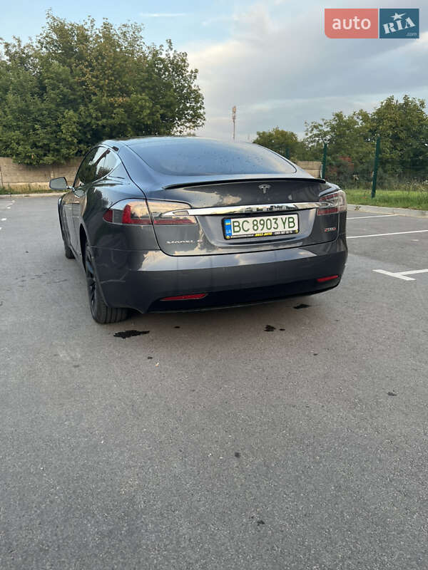 Лифтбек Tesla Model S 2016 в Львове