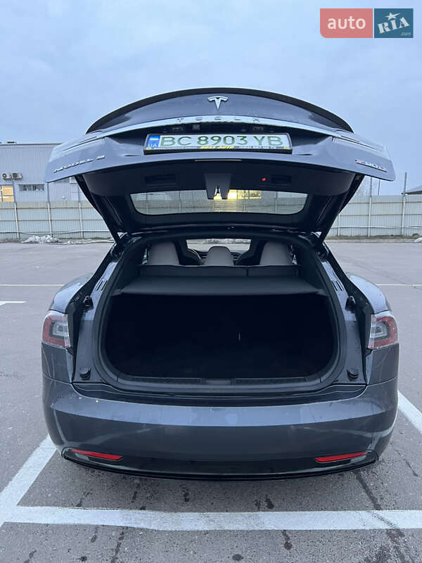 Лифтбек Tesla Model S 2016 в Львове