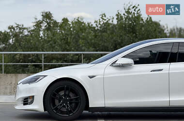Лифтбек Tesla Model S 2014 в 