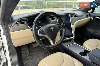 Лифтбек Tesla Model S 2014 в 