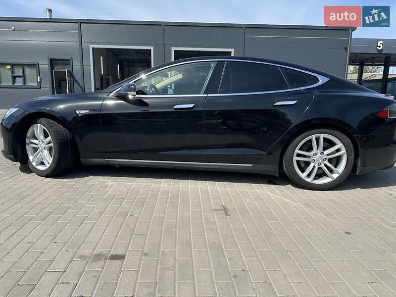 Лифтбек Tesla Model S 2015 в Луцке