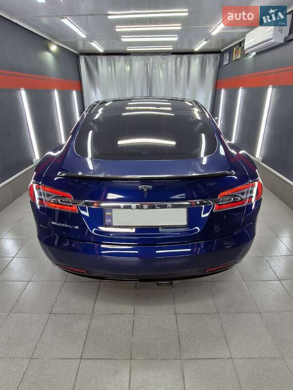 Лифтбек Tesla Model S 2016 в Николаеве