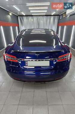 Лифтбек Tesla Model S 2016 в 