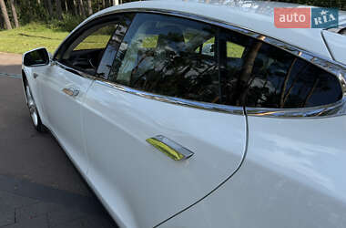 Лифтбек Tesla Model S 2014 в 