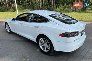 Лифтбек Tesla Model S 2014 в 