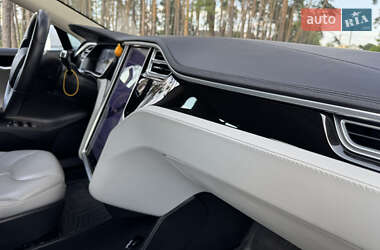 Лифтбек Tesla Model S 2014 в 