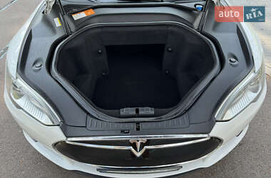 Лифтбек Tesla Model S 2014 в 