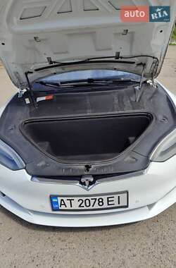 Лифтбек Tesla Model S 2016 в 
