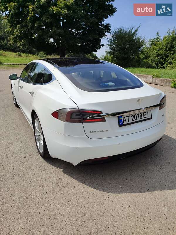 Лифтбек Tesla Model S 2016 в Ивано-Франковске