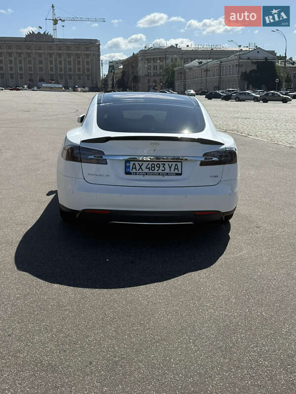 Лифтбек Tesla Model S 2015 в Харькове